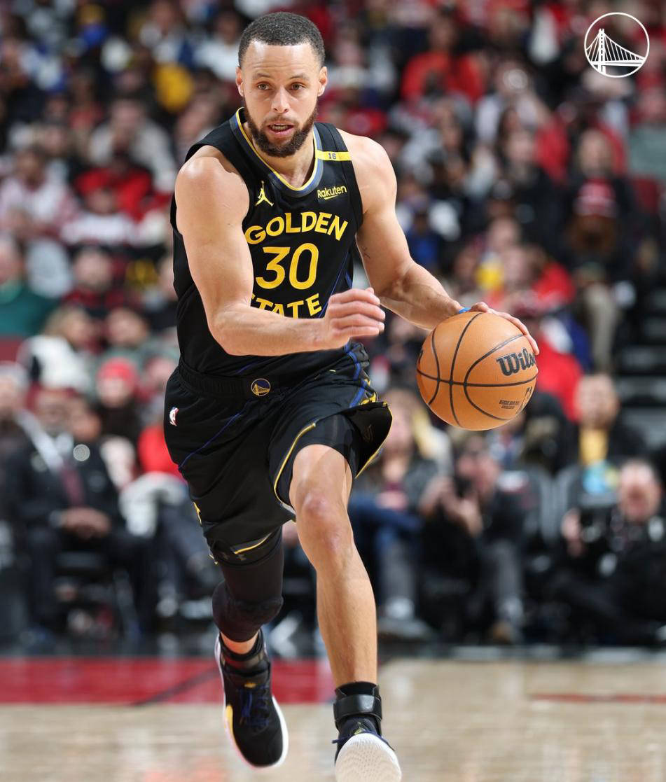 乐鱼电竞-包含在2015年季后赛火热的“水花”模式中，库里场均命中率高达45%以上，成为联盟最强远射手的词条-乐鱼电竞