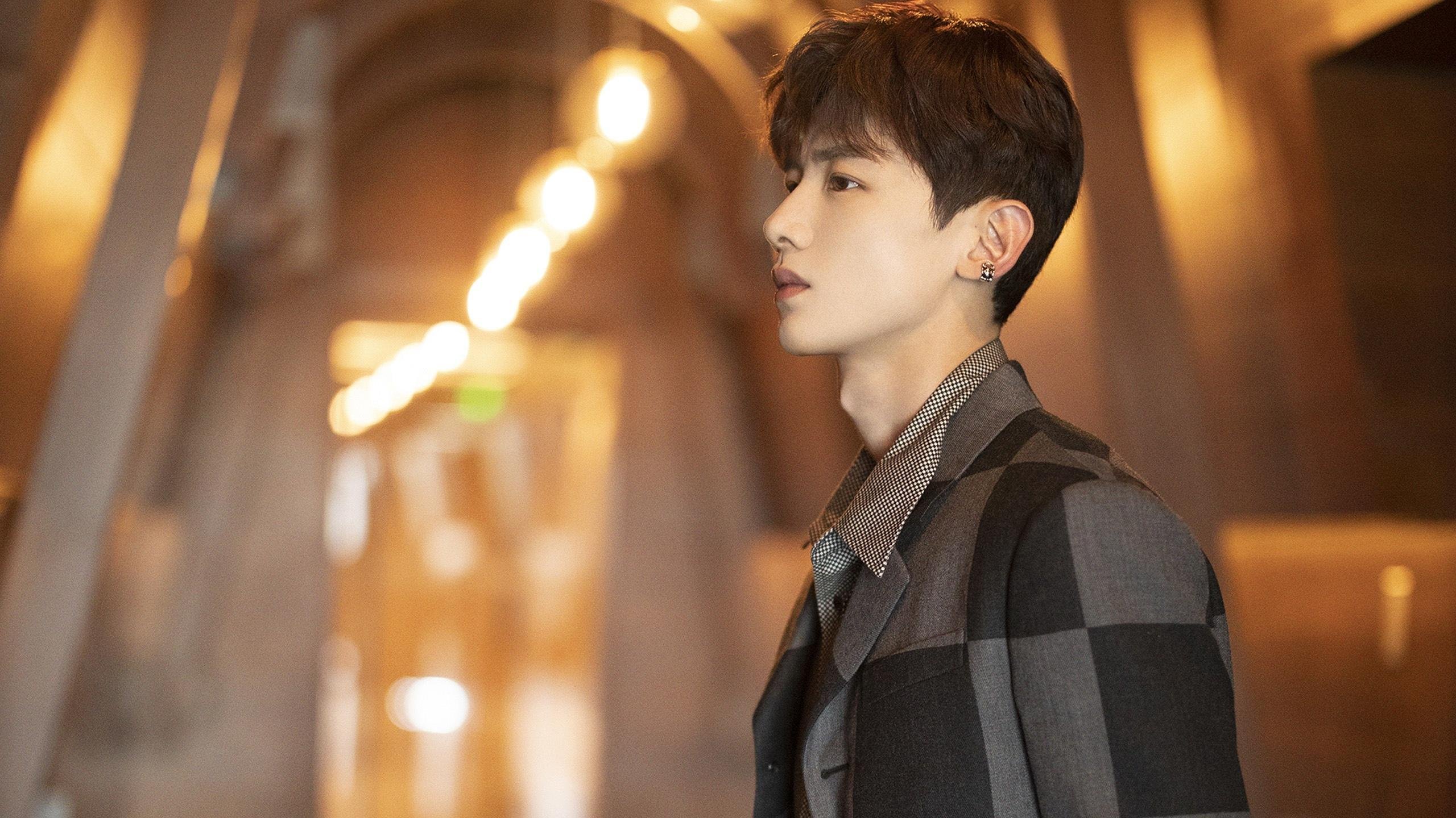 比利时骑手吉尔·托马斯在2024年国际马术联合会障碍赛世界巡回赛中以“Bella”马匹获得个人第六名,表现出色。