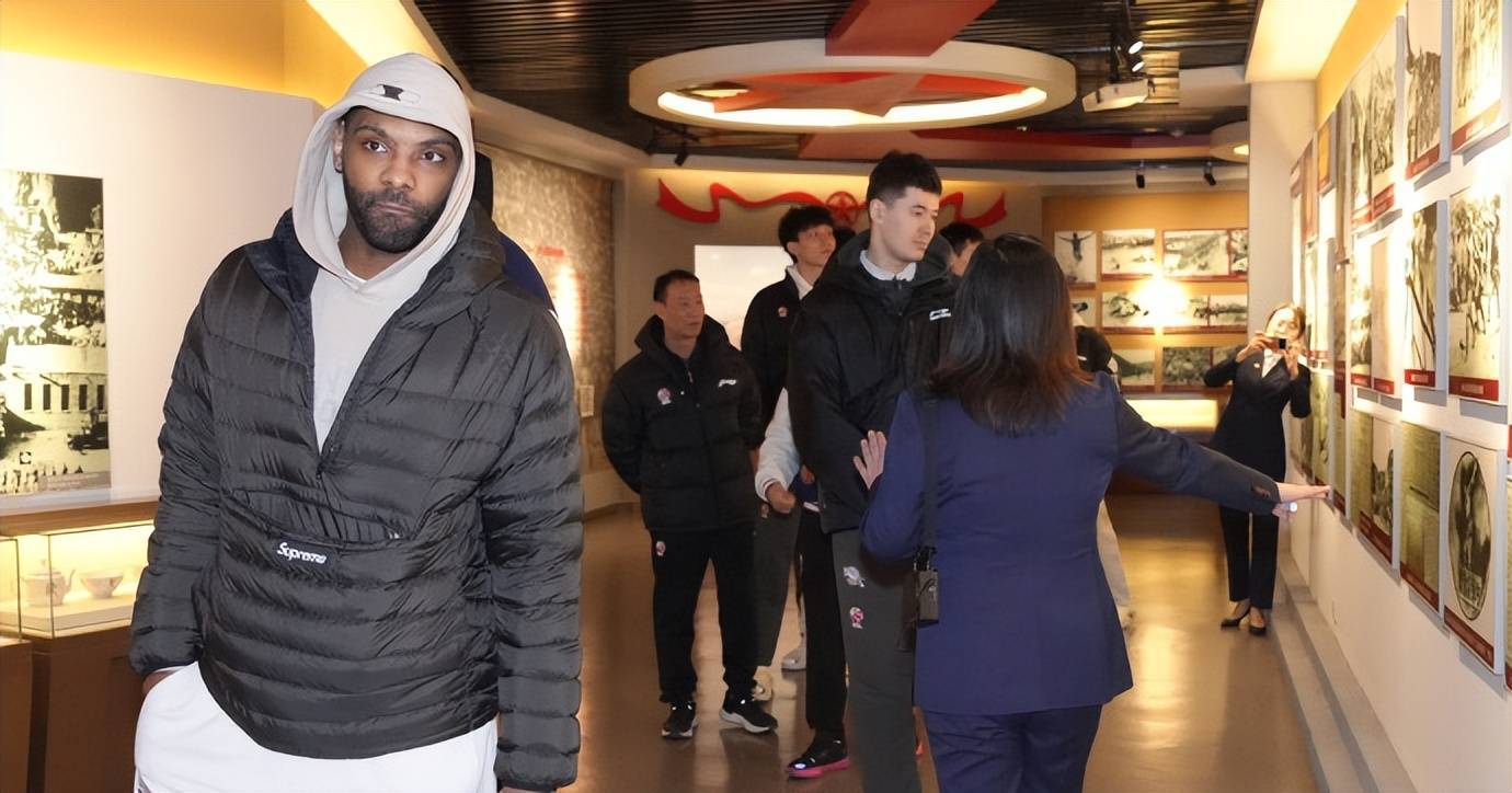 包含乐鱼体育：CBA外援与本土球员融合，提升球队整体实力的词条